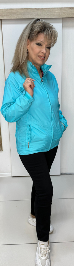 Бирюзовая короткая куртка