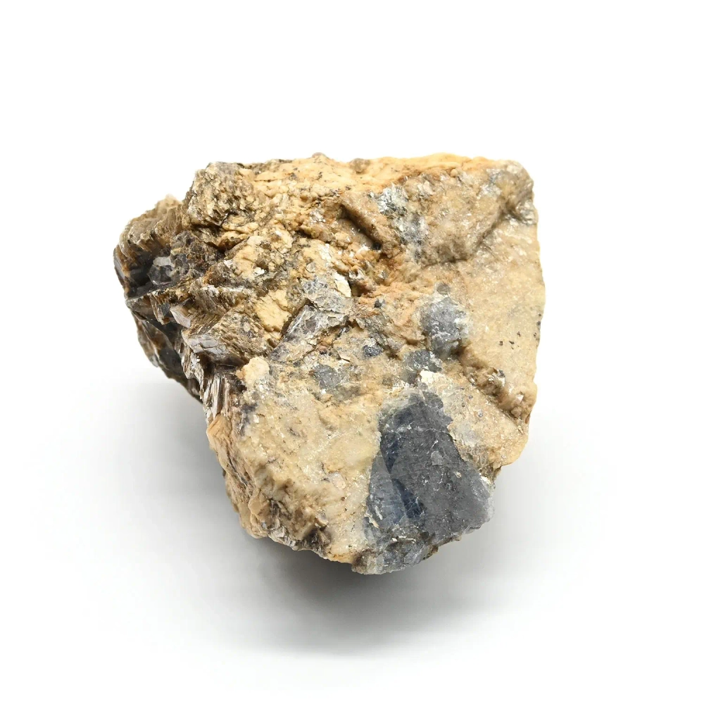 Корунд сапфир в породе 36*32*25 мм, 32 гр.