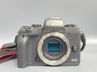 Canon M5 Kit 15-45mm STM