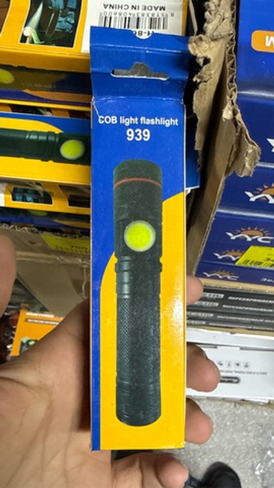 Фонарик ручной 939