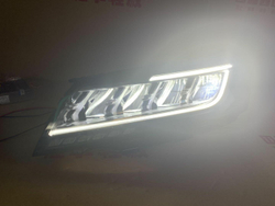 Оригинальная LED фара на Roewe RX5 (правая/левая), повышенная комплектация