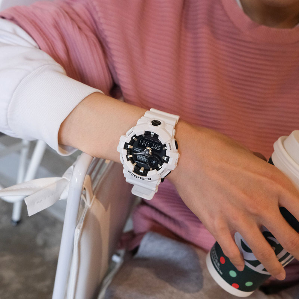 Часы CASIO G-SHOCK, GA-700-7APR