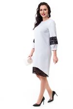 Платье из костюмного полотна в светлом оттенке с черными кружевными вставками