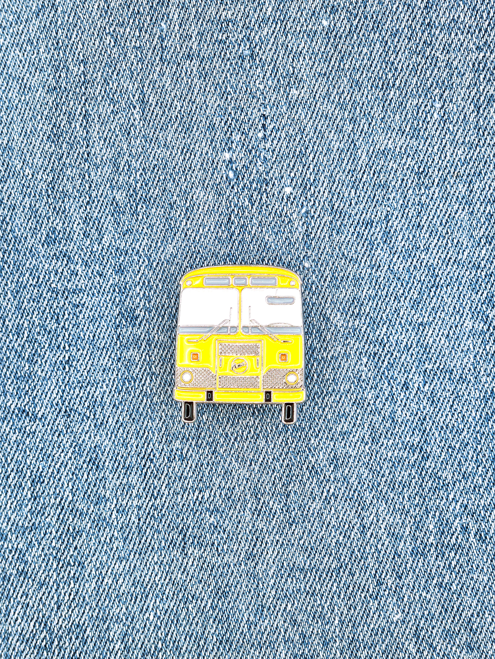 Значок автобус Лиаз 677 жёлтый