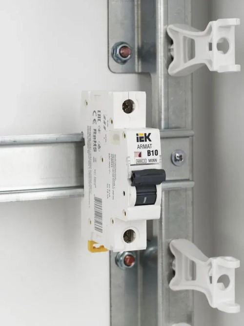 IEK ARMAT Выключатель автоматический однополюсный B 10А M06N (AR-M06N-1-B010)