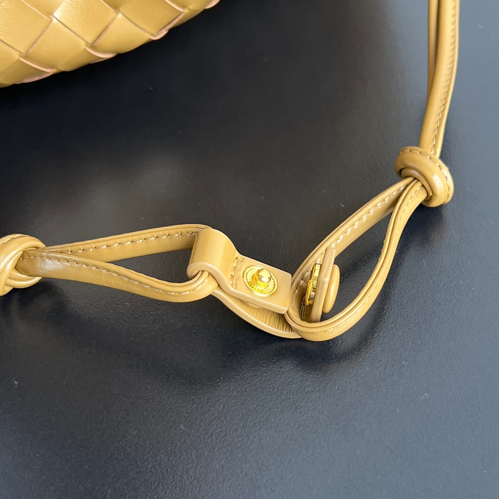 Bottega Veneta Medium Dustbag 32 cm