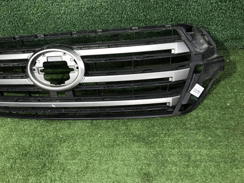 Решетка радиатора Toyota Land Cruiser 200 (2015-2021)