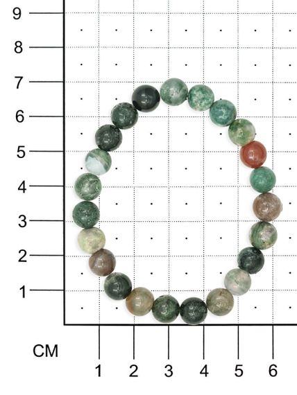 Браслет из зеленой яшмы фото на белом фоне на размерной сетке