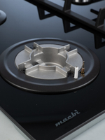 Газовая варочная панель шириной 60 см, Macbi MBH64WFGL.V1 (Model 2024) с Wok-конфоркой, Чёрное закаленное стекло, Электроподжиг, Газ-контроль, Решетки из чугуна