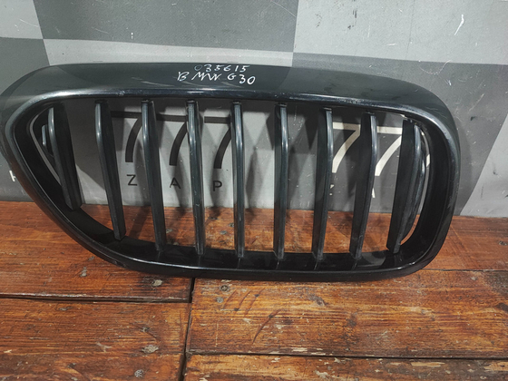 Решетка радиатора правая BMW 5-Series (G30) 17-20 Б/У Оригинал 51137383520