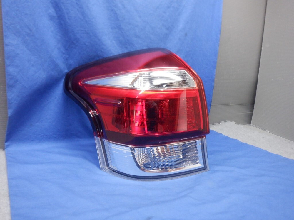 стоп левый Toyota Corolla Fielder NZE161 164 NKE165 13-106