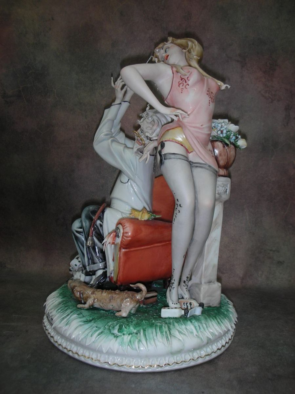 Статуэтка. Фарфор. Докторское наслаждение. Capodimonte. Италия