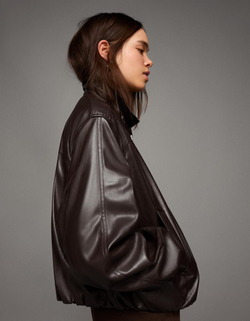 BERSHKA Куртка из искусственной кожи, коричневый