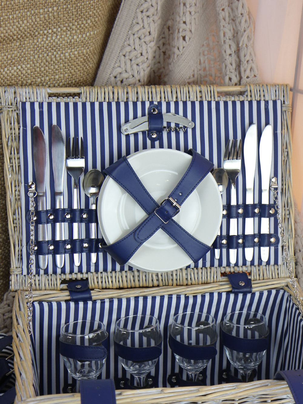 HOLYDAY BASKET Набор для пикника с термосумкой и пледом на 4 персоны