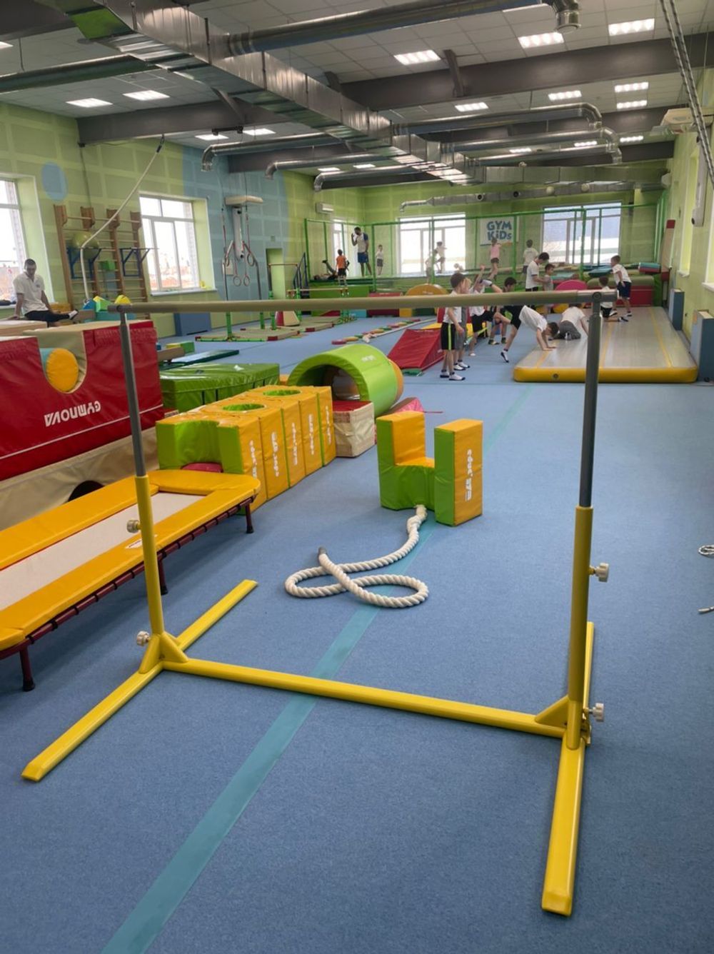 Перекладина гимнастическая - детская - в центре GymKids