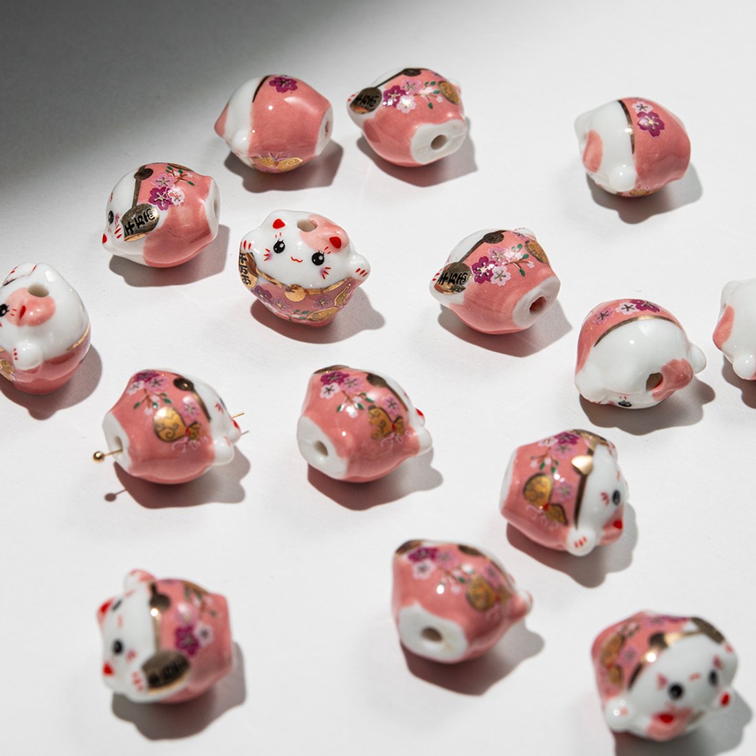 Бусина "Манэки-Нэко", 17,3*19мм, розовая, глазурированный фарфор