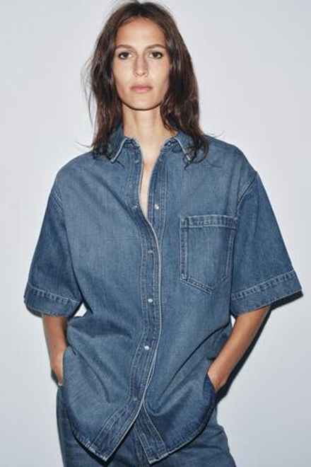 ZARA ДЖИНСОВАЯ РУБАШКА С КОРОТКИМИ РУКАВАМИ — ZW COLLECTION, ВЫЦВЕТШИЙ СИНИЙ