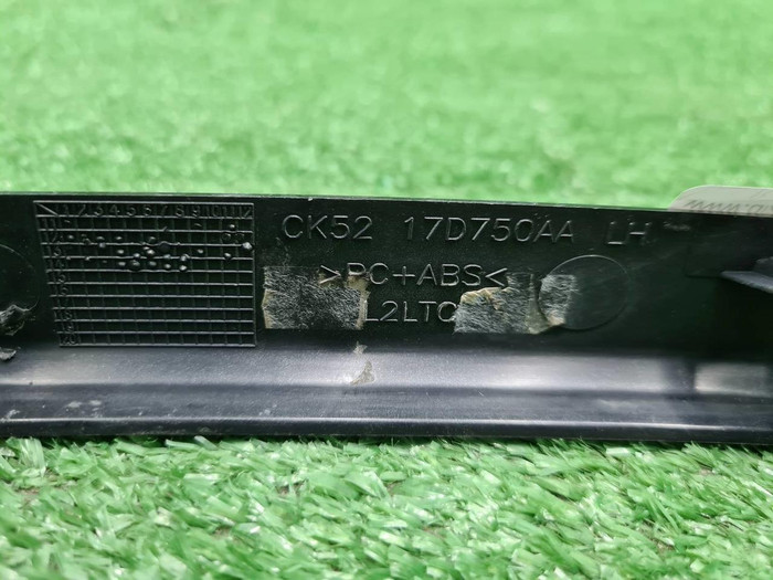 Молдинг перед. бампера Range Rover Vogue 4 (12-17)