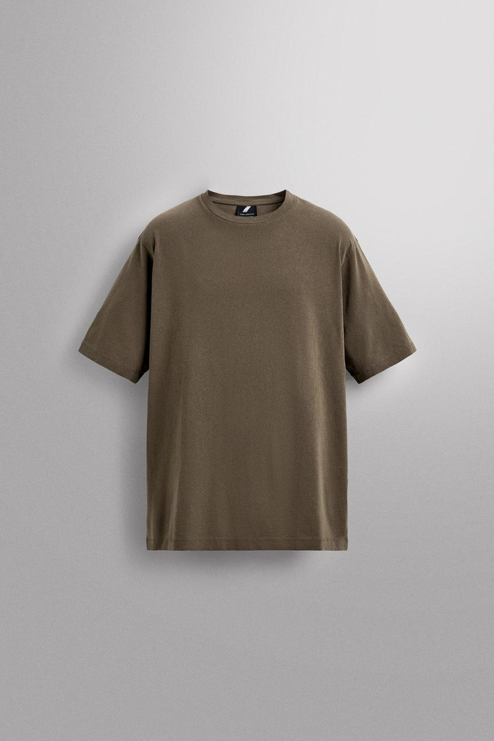 ZARA ФУТБОЛКА REGULAR FIT С ПРИНТОМ, СЕРОВАТО-КОРИЧНЕВЫЙ