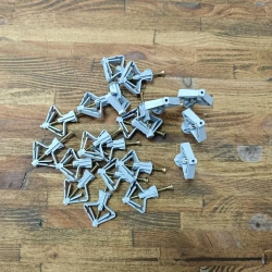 Набор ДЮБЕЛЬ+САМОРЕЗ (Дюбель-бабочка 10*50-20шт., Саморез универсальный 3,5*50-20шт.)