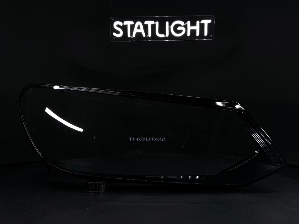 Правое стекло фары Volkswagen Touareg NF 2010-2014