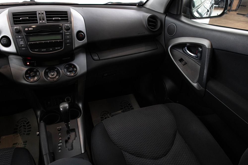 Toyota RAV4, 2011 год