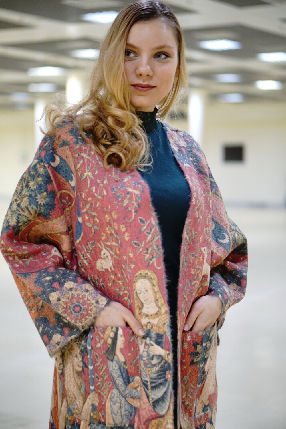 Кардиган «Дама с единорогом», по мотивам серии средневековых гобеленов «Дама с единорогом»