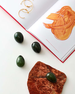 Яйцо из нефрита