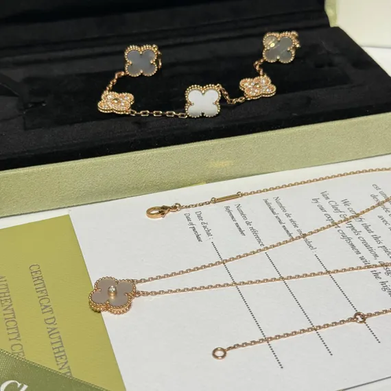 Подвеска Van Cleef &amp; Arpels Alhambra