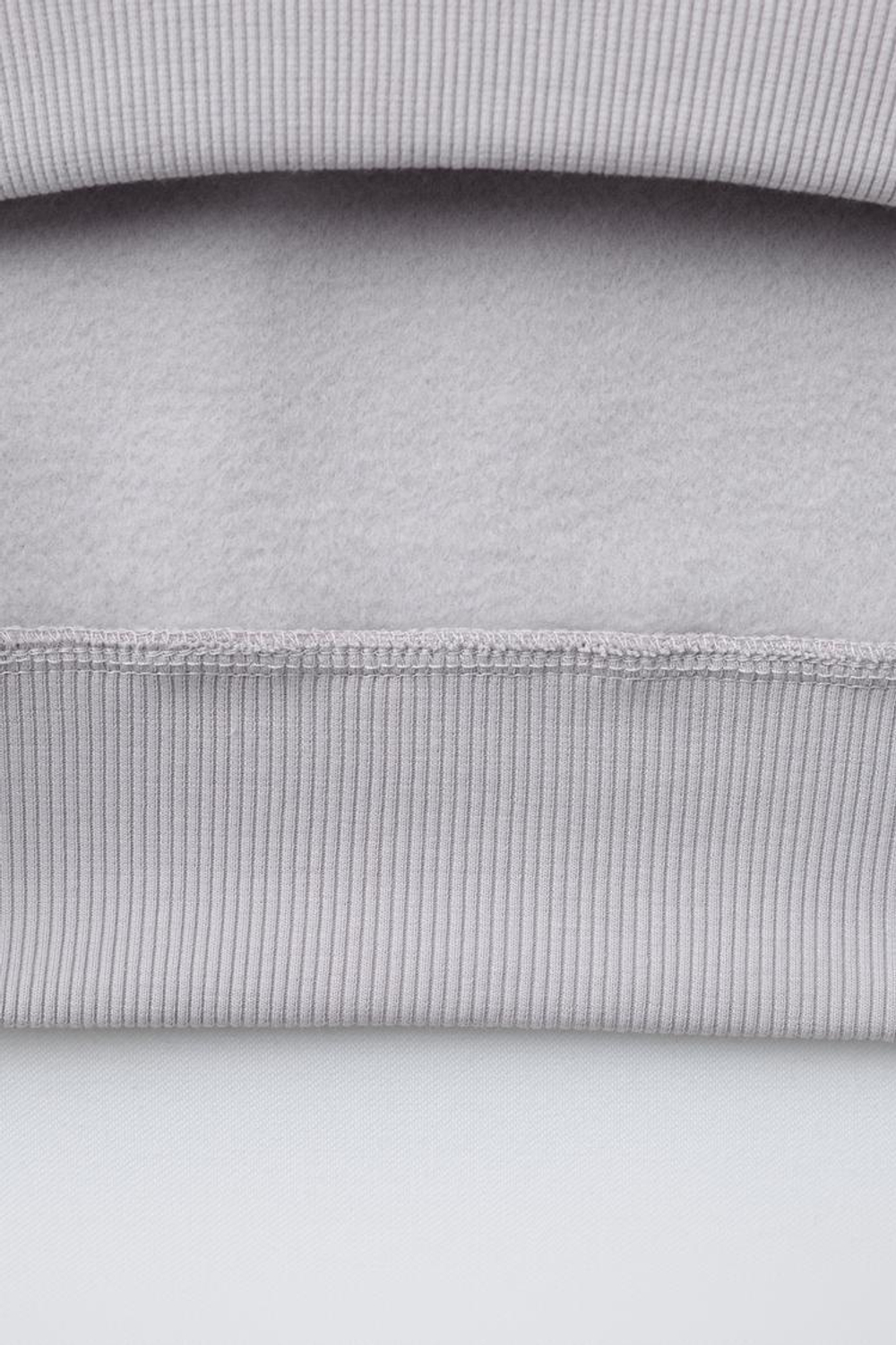 ZARA КОМПЛЕКТ ИЗ ТОЛСТОВКИ И ДЖОГГЕРОВ С ТЕКСТОВЫМ ПАТЧЕМ, ЛИЛОВЫЙ