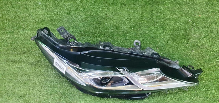 Фара правая Toyota Camry xv70 (2017-н.в.) LED
