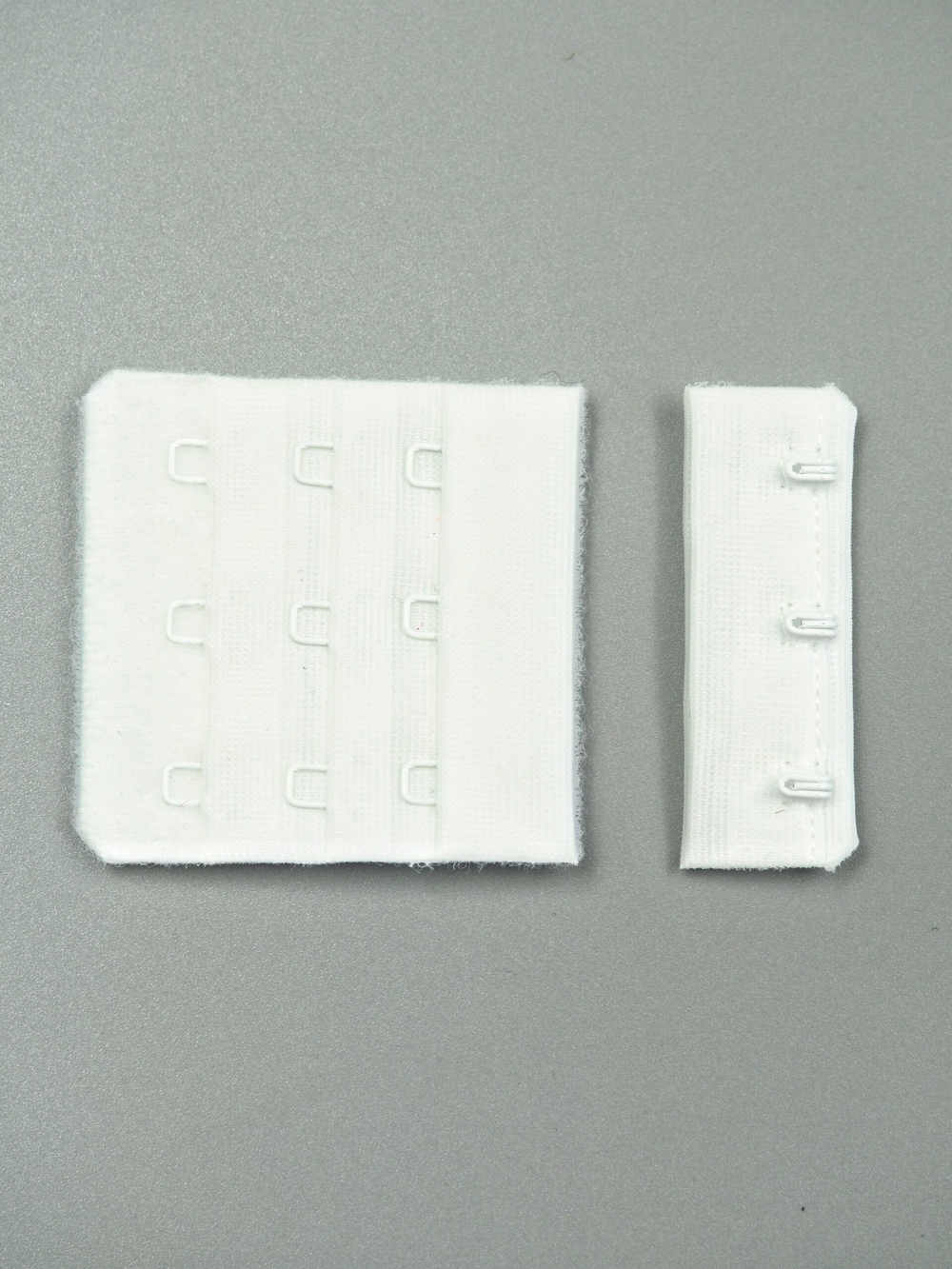 Застежка для бюстгальтера теплая белая с крючками 3х3