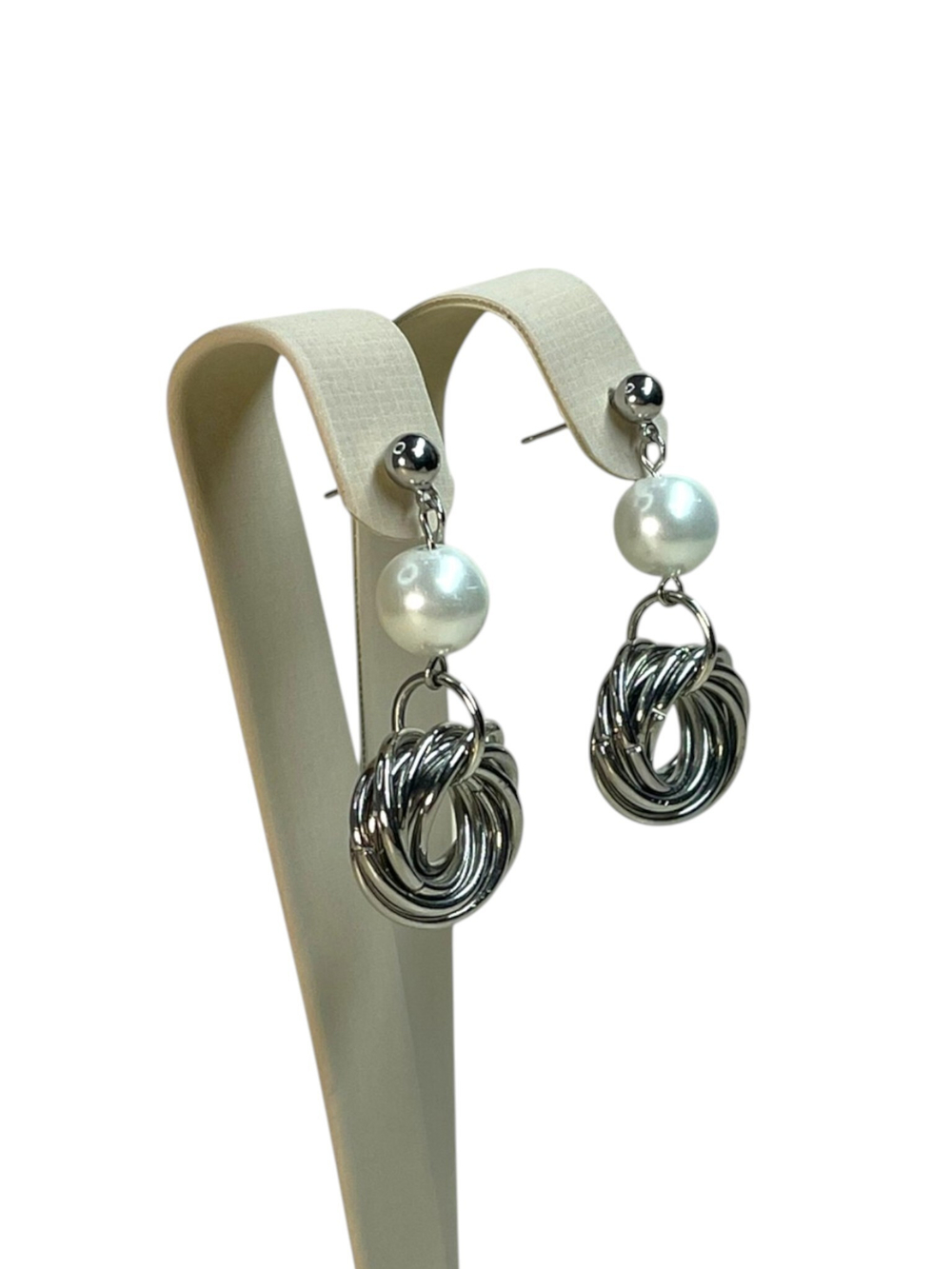 Серьги пусеты с жемчужиной