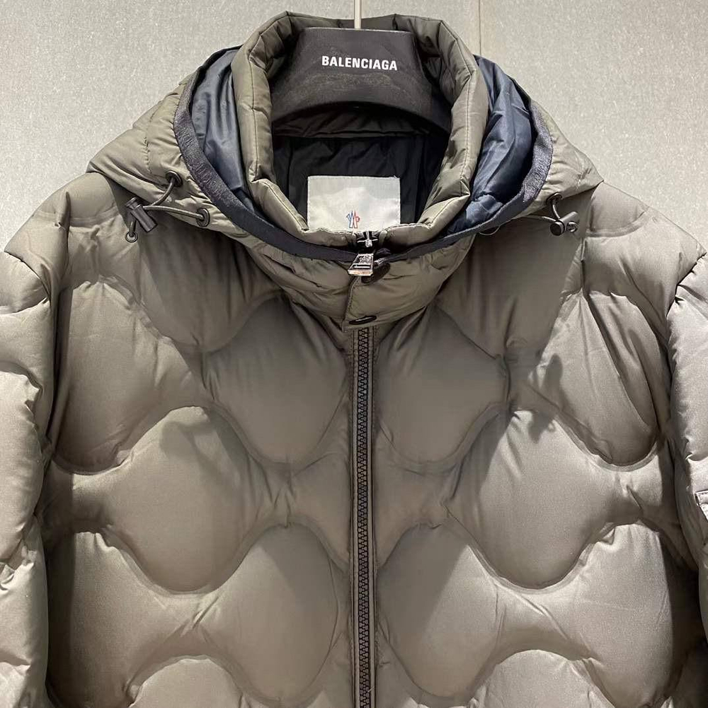 Пуховик Moncler