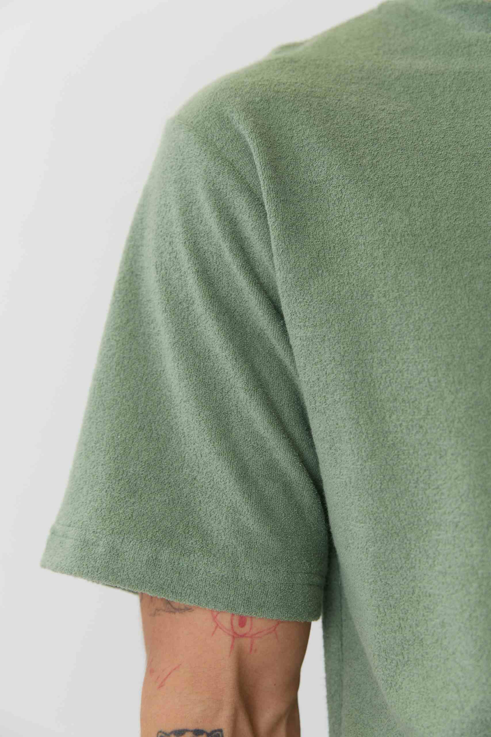 Футболка прямого кроя салатового цвета из махрового хлопка