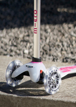 Самокат Mini Micro Deluxe Flux LED неоновый розовый