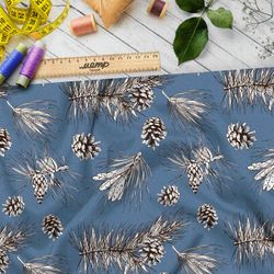Ткань муслин эскизы шишек и хвойных веток на синем фоне