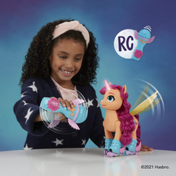 Hasbro My little Pony. Май Литл Пони на роликах с микрофоном