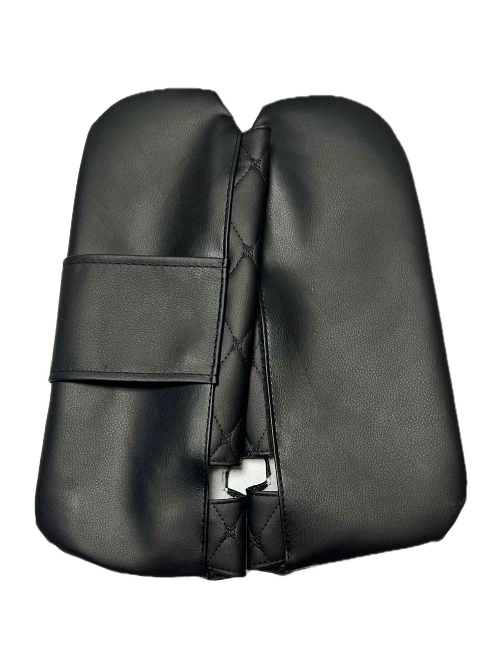 Чехлы на козырьки Kia Rio, Hyundai Solaris (2011-2017) чёрная нить Бабочка