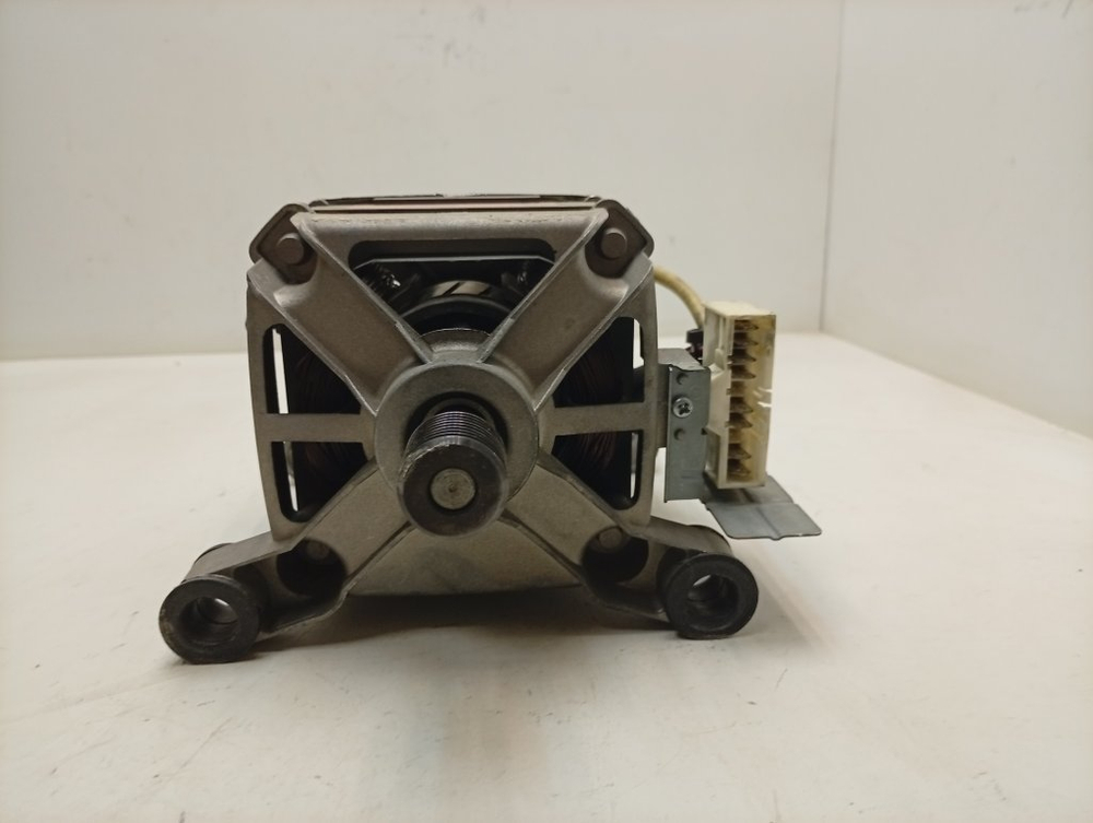 WF0500NZW кт52 Двигатель для стиральной машины Samsung DC31-00123E б/у