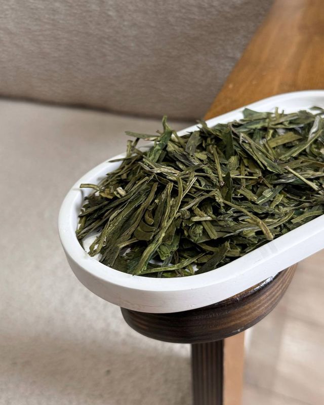 Лун Цзин - очень узнаваемый зеленый чай