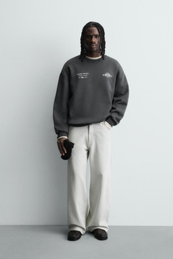 ZARA ТОЛСТОВКА С КОНТРАСТНЫМ ПРИНТОМ, ТЕМНЫЙ АНТРАЦИТ