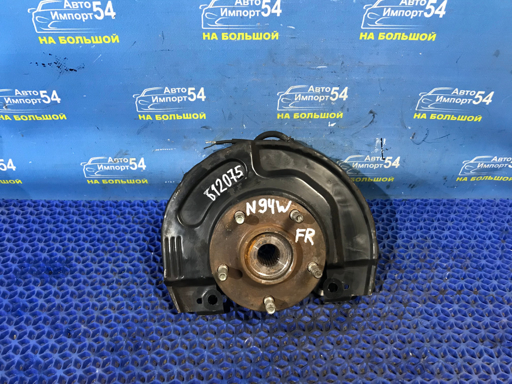 Ступица передняя левая MITSUBISHI CHARIOT GRANDIS 1997-2003