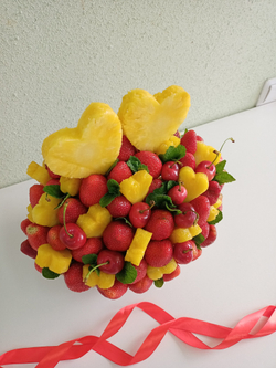 Фруктовый букет " Два сердца"