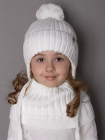 Шапка для девочки осенняя и снуд вязаные