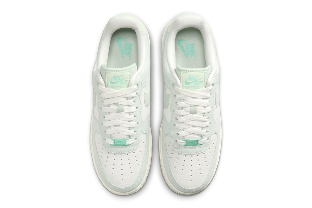 Кроссовки женские NIKE WMNS AIR FORCE 1 '07 SE TRK3