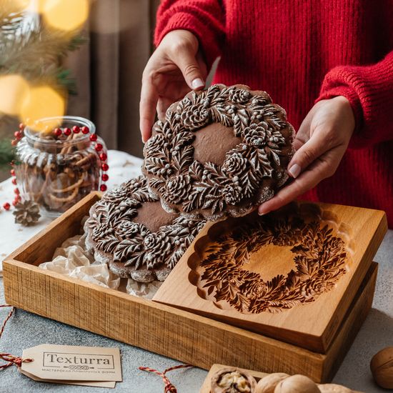 Пряничная форма Венок с шишками