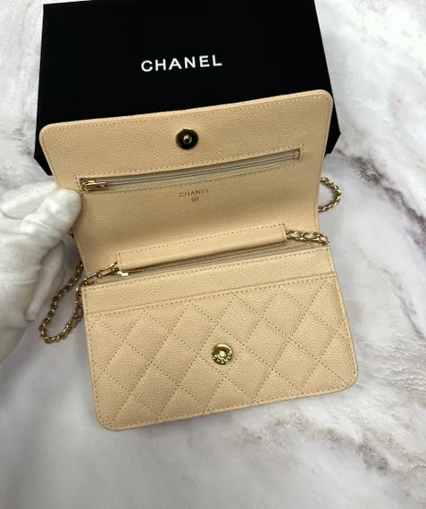 Сумка-кошелек Chanel Wallet On A Chain кремовый