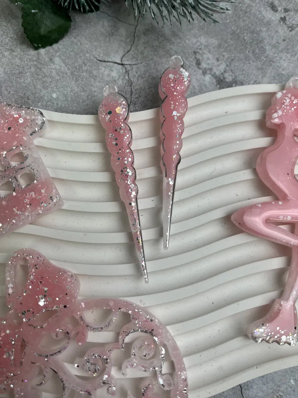 Набор новогодних елочных игрушек шар, коньки, домик