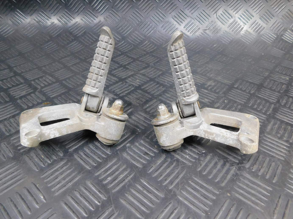 Подножки пассажирские Kawasaki ZZR 400 98 (с кронштейнами) 052993